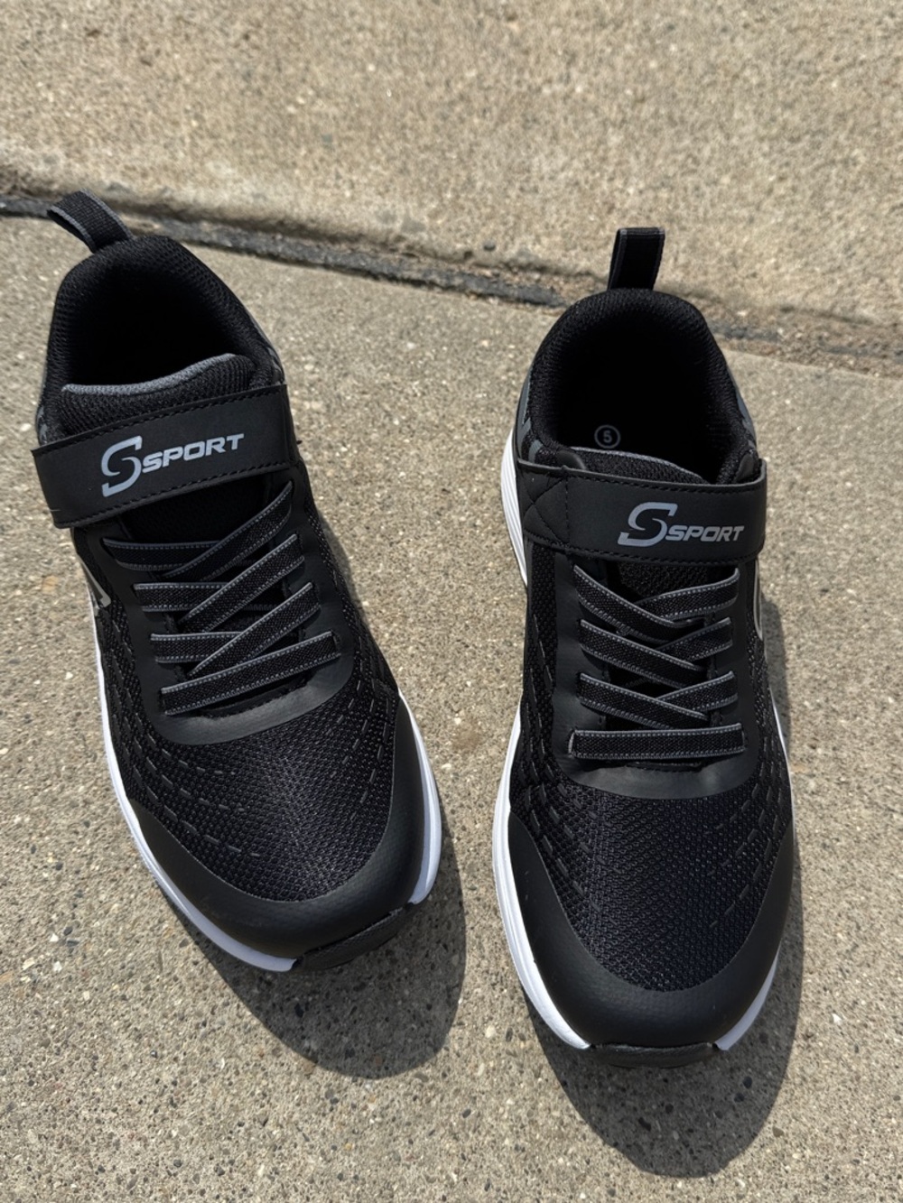 Skechers Kids Black and White Sport Sneakers, velcro size 5 NEW WITHOUT TAGS!!